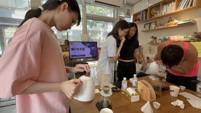 杯咖啡开辟青年就业新赛道CQ9电子游戏平台用一(图2)